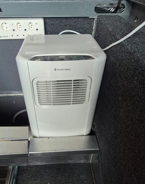Air Conditioner Russel Hobs