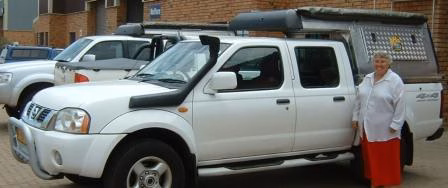 Gretha Holst with their AHA-45 on a Nissan Np 300 Double Cab, collected at the AHA Outdoor Systems factory.