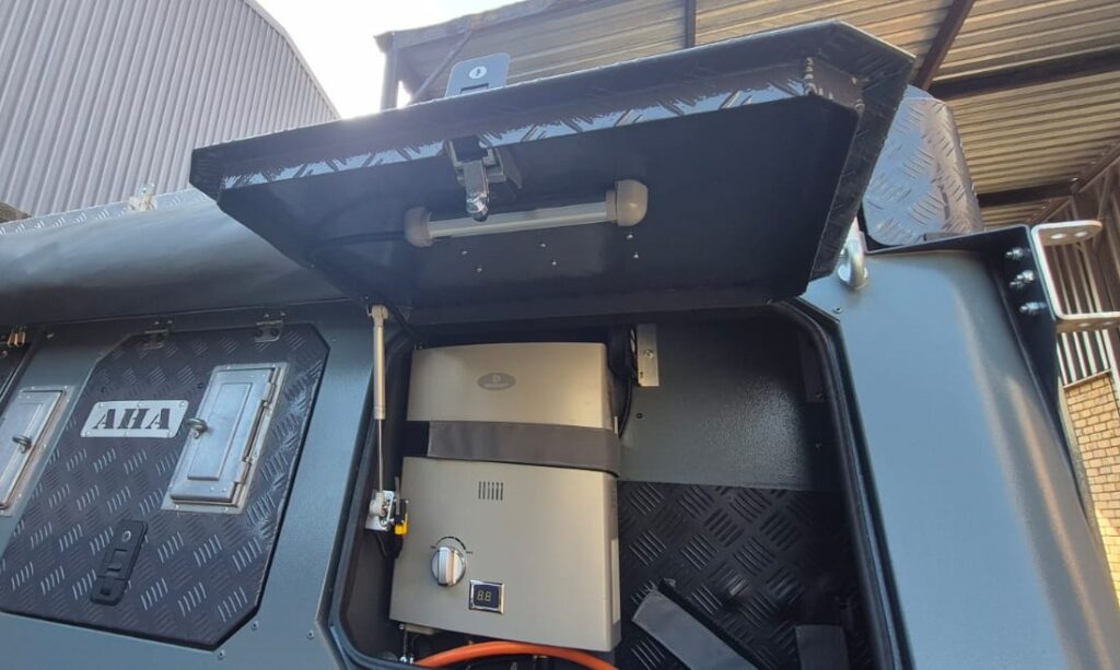 2.2 Outside LHS Geyser & Gas compartment