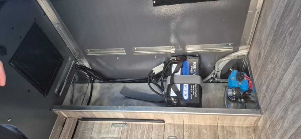 6.Inside Battery