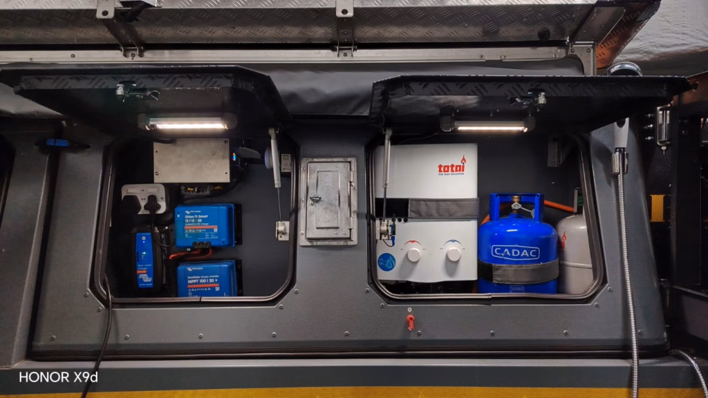 10.electrical-gas-compartment-1.jpeg